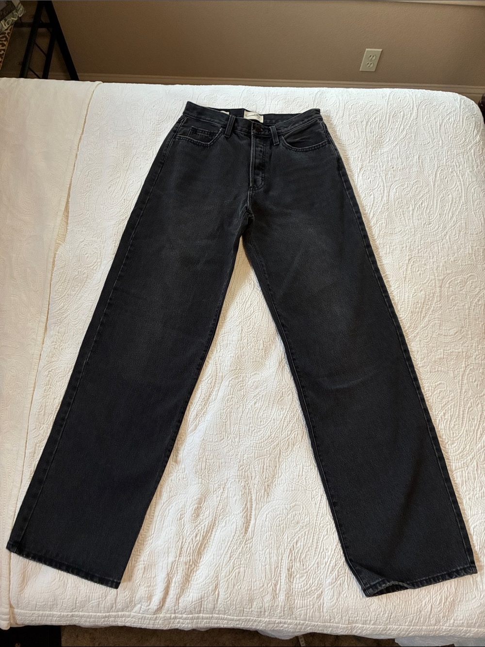 University Thread Women’s Mid-Rise 90s Baggy Size 4 LONG